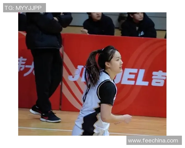 中国女篮热身赛连胜三场18岁新星表现抢眼核心缺阵引发讨论 中国女篮热身赛连胜三场18岁新星表现抢眼核心缺阵引发讨论